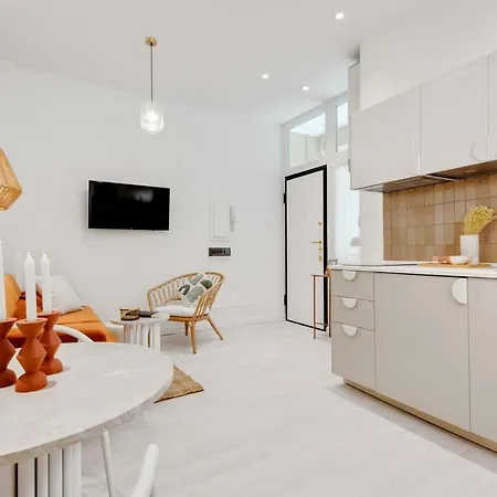 New And Design Flat In The Hearth Of